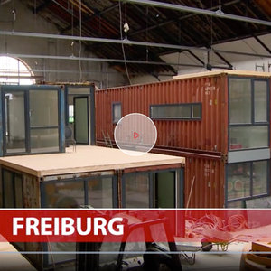 Lokhalle Innenansicht auf Container